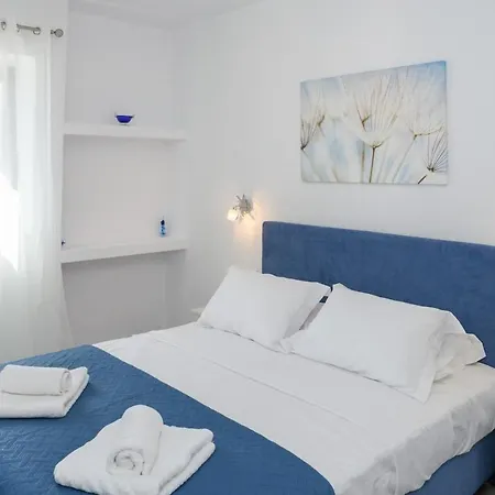 Sunny & Blue 3 * Paraspori (Paros)