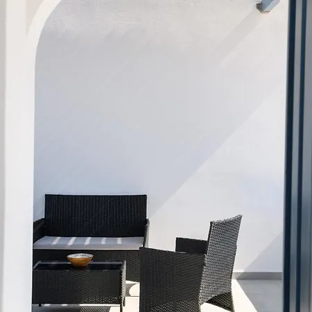 Sunny & Blue 3 * Paraspori (Paros)